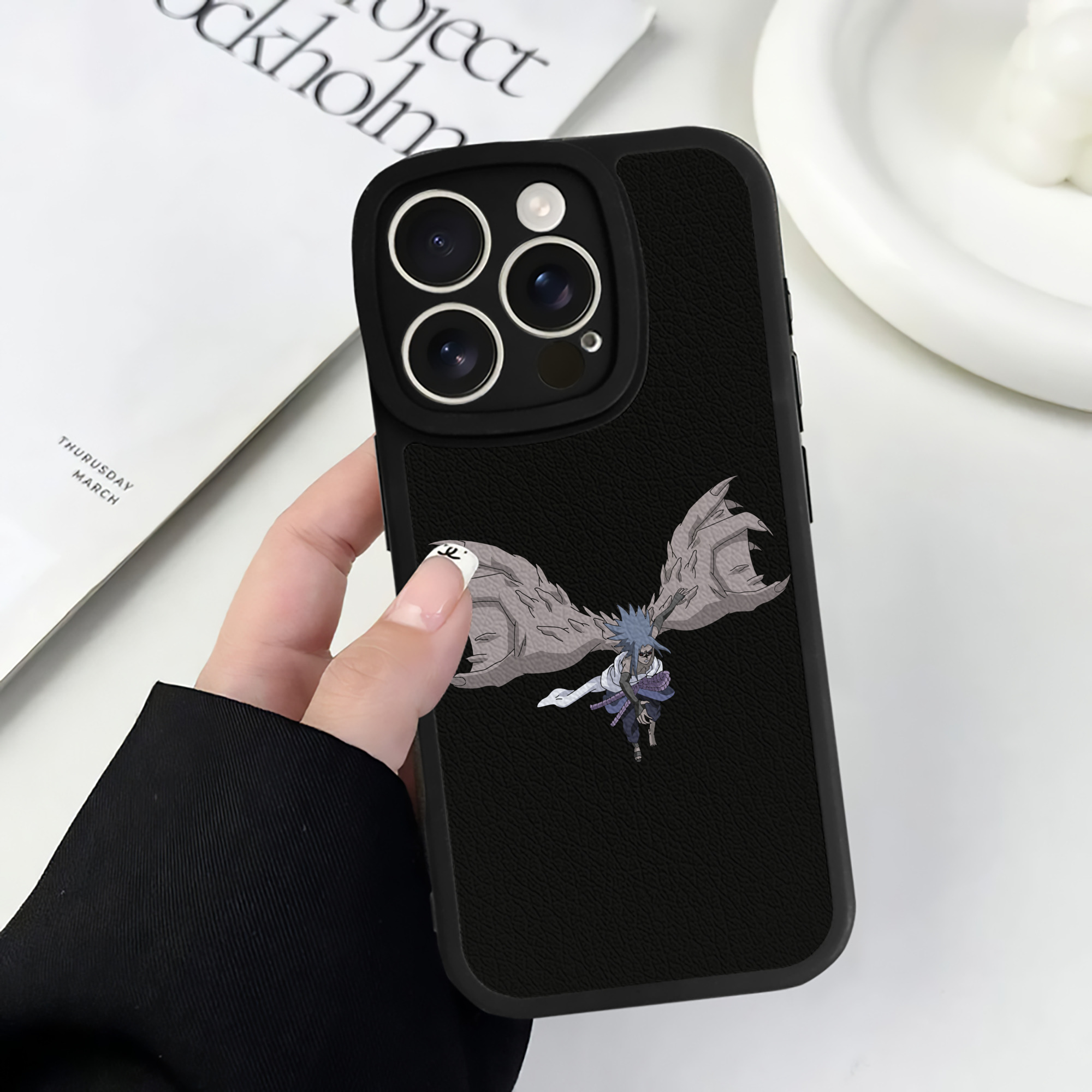 （画像用） NARUTO -ナルト- うちは サスケ Uchiha Sasuke 【iPhone 16シリーズ対応】シリコンスマホケース（レザー調） 材質：シリコン